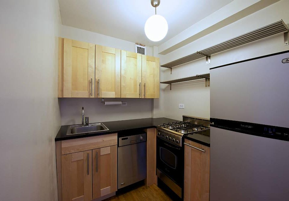 2nd image of 10 W 15th St APT 602
