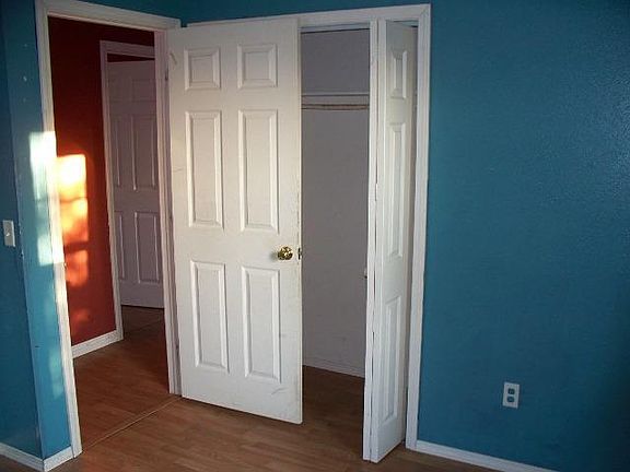 5th image of 1404 S Walker Dr