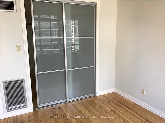 5th image of 633 Bay St #1122