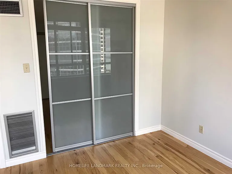 633 Bay St #1122 — Photo 5