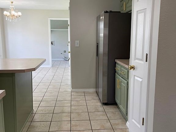 2nd image of 4012 W Queens St
