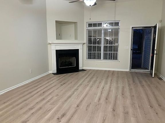 3rd image of 913 Pebble Beach Cir