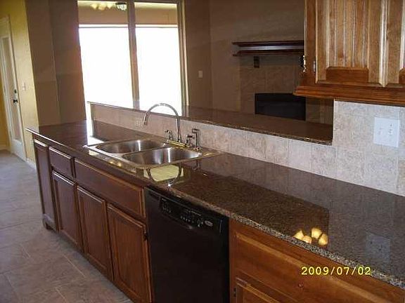 4th image of 3405 SE 31st St