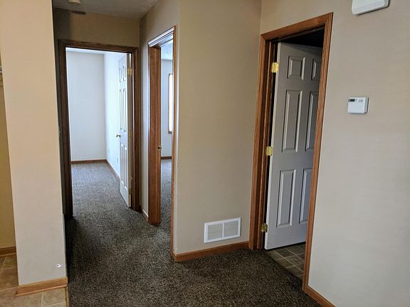 Entrance way to bedrooms and bathroom