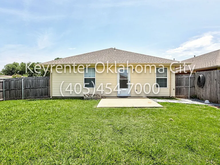802 Beaumont Sq — Photo 35