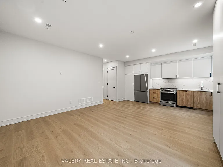 131 Dovercourt Rd #LANEWAY MAIN — Photo 2
