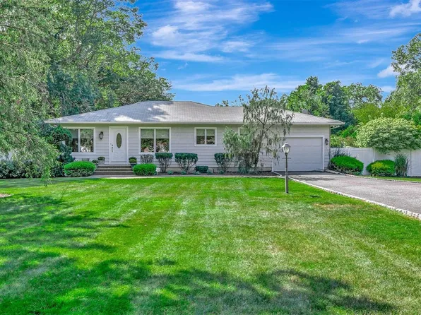 60 Robinson Avenue, East Patchogue, NY 11772