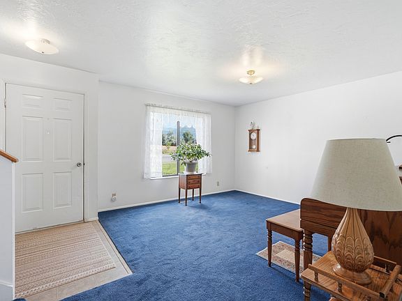 4th image of 748 E Antelope Dr N