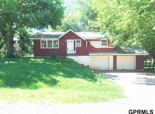 2401 Robin Dr, Bellevue, NE 68147