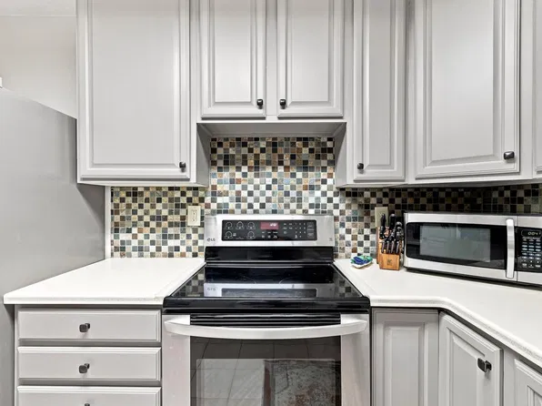 2440 W Good Hope ROAD #46, Glendale, WI 53209
