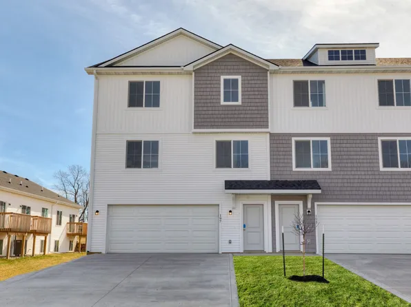 157 NE 56th St, Pleasant Hill, IA 50327