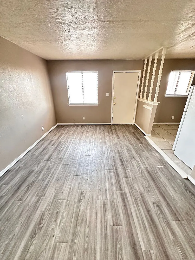 85 Darlene Road SE — Photo 2