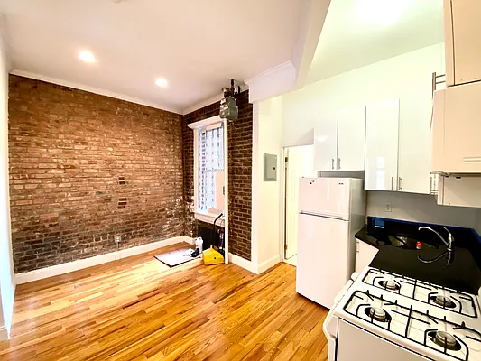 Rented by Douglas Elliman | media 3