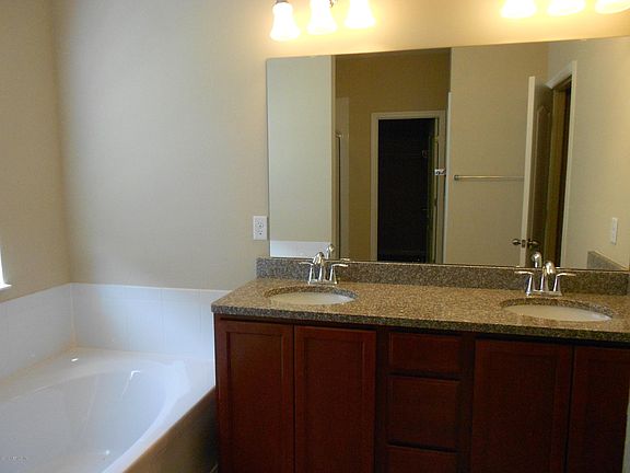 3rd image of 184 MISSION COVE Circle #24