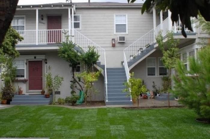 1st image of 2028 N Cahuenga Blvd