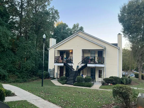 567 Windchase Ln, Stone Mountain, GA 30083