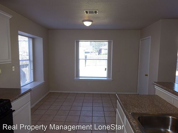 5th image of 1016 Doras Dr