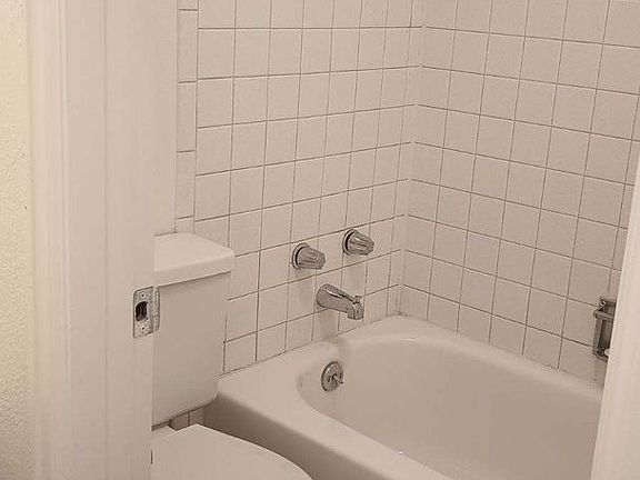 5th image of 827 37th Ave APT 204