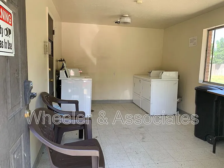 2650 Jefferson Ave #12 — Photo 4