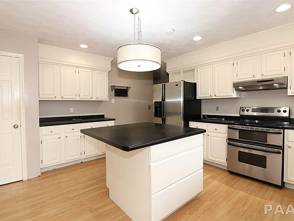 2nd image of 231 Whispering Oaks Dr