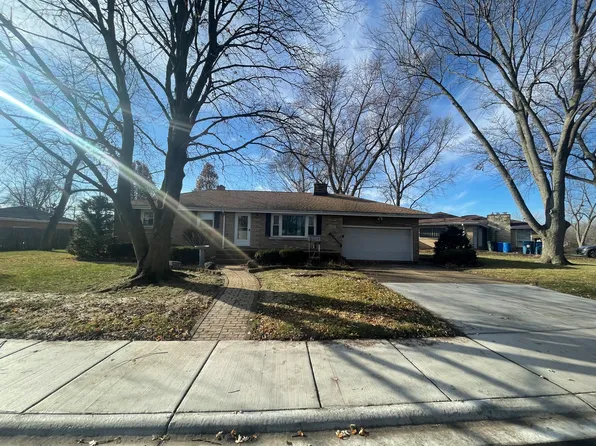 1334 Marla Ter, Bradley, IL 60915