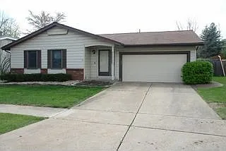 523 Charoak Dr photo 1