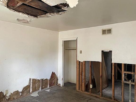 3rd image of 3413 Morningside Dr NE
