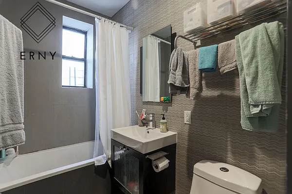 Rented by ERNY LLC | media 21