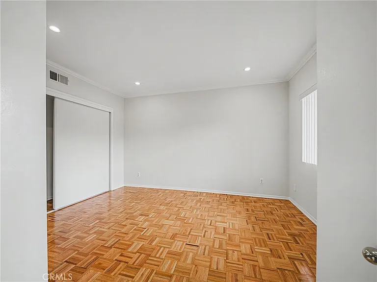 6342 Morse Ave — Photo 38