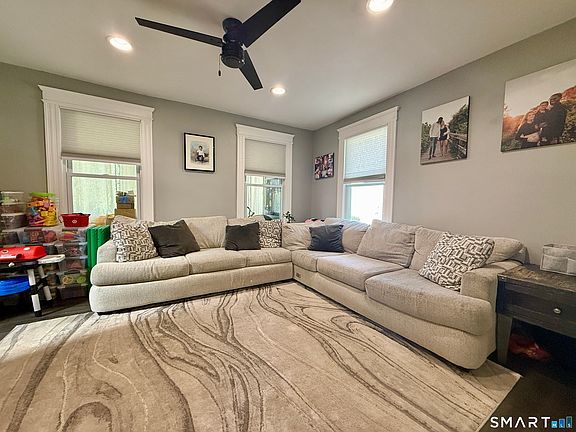 3rd image of 802 Bunker Hill Avenue