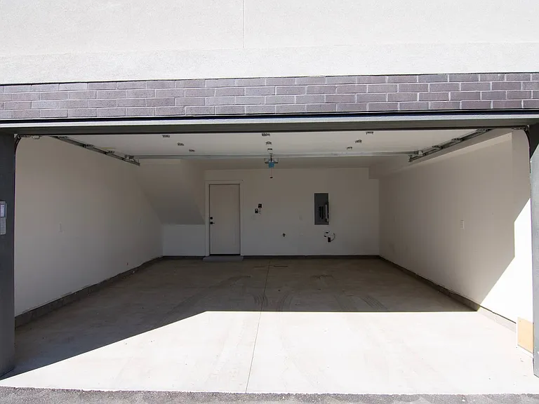 Central Heights Townhomes — Photo 7