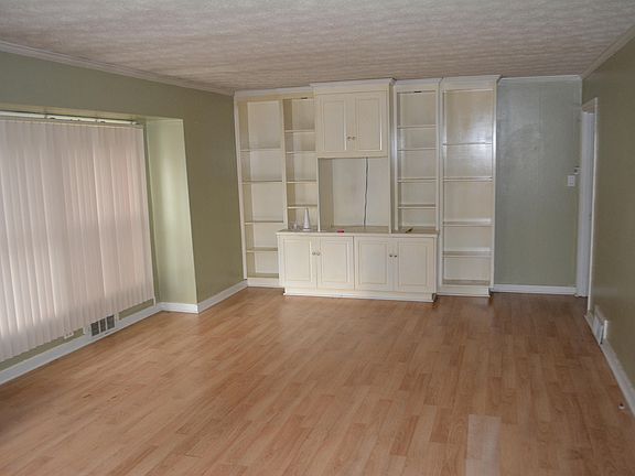 3rd image of 5620 SE Lake Shore Dr