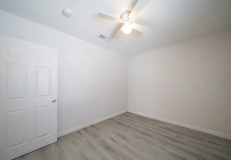 120 E Shady Grove Dr — Photo 11