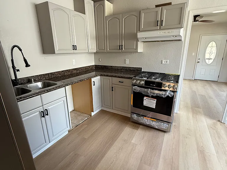 2635 Alhambra Ave — Photo 10