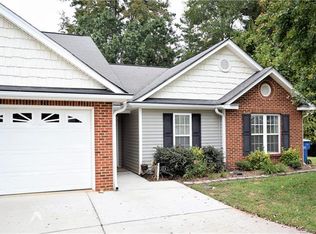 124 Dujon Ct, Mount Holly, NC 28120