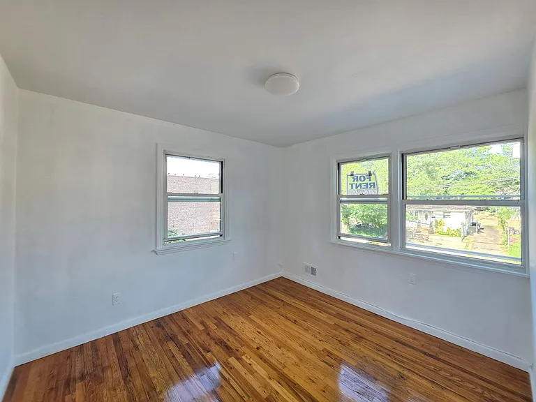 40 Bradley Ave #2 — Photo 7