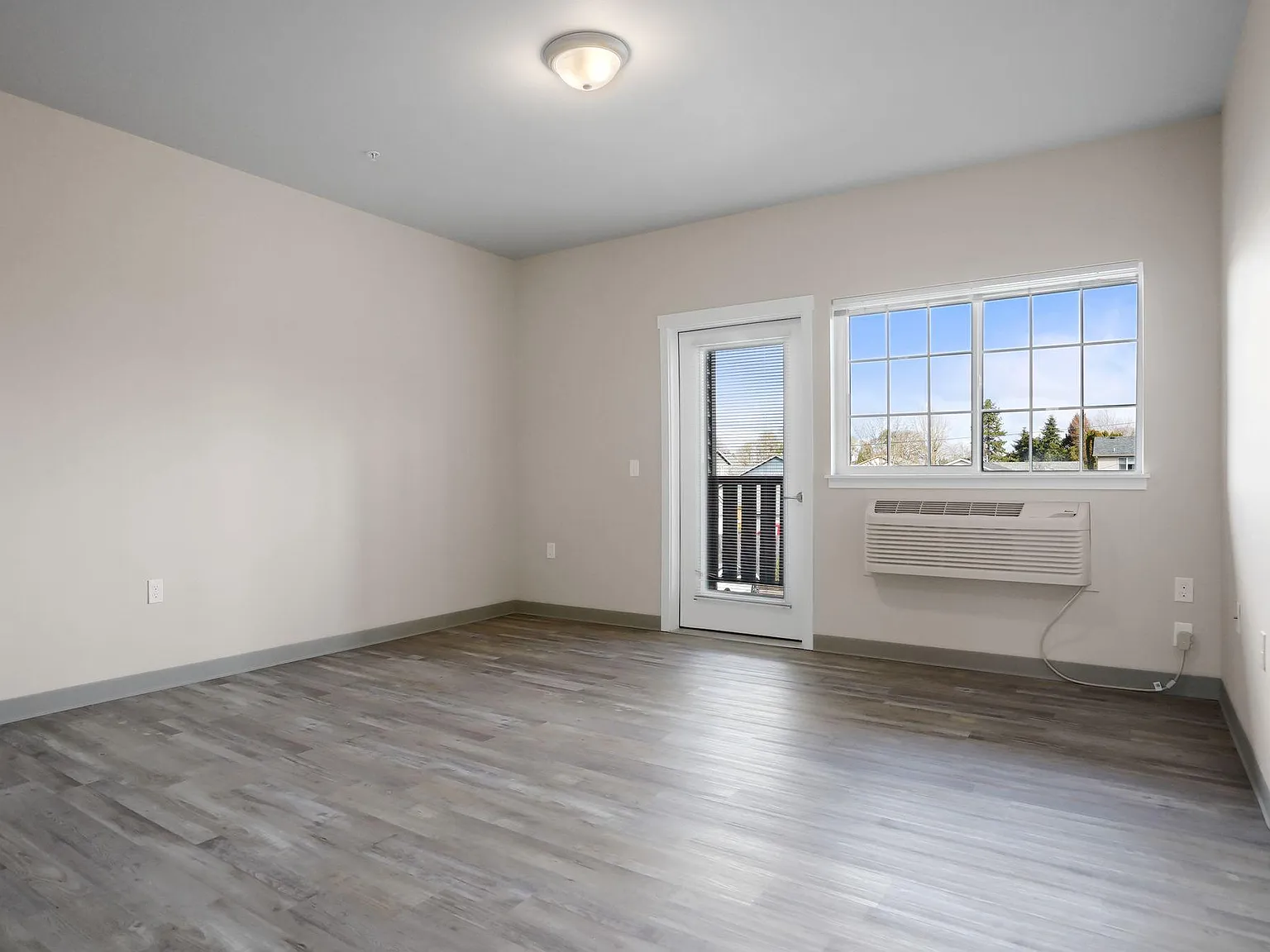 1 bed, 725 sqft, $1,295 — Photo 4