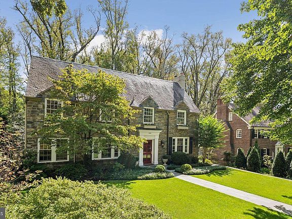 2nd image of 4956 Quebec St NW