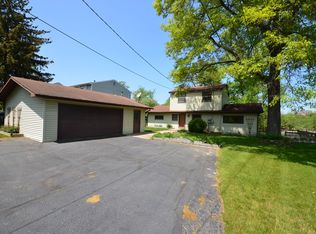 3890 Otto Rd, Waterford, MI 48328