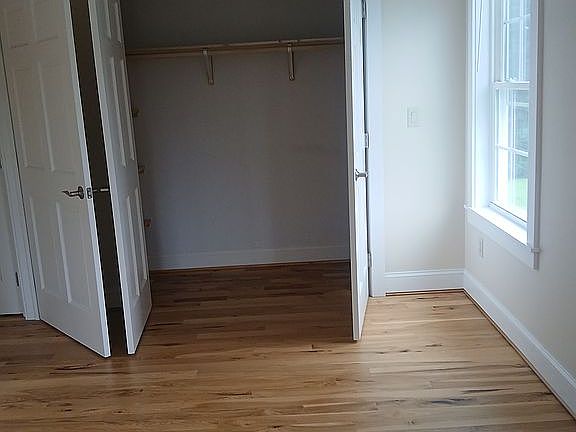 2nd image of 625 Barlow Rd