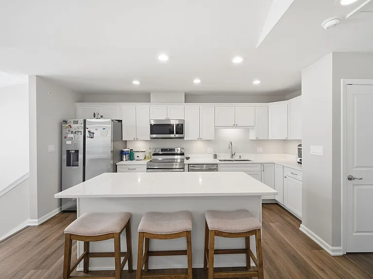 7214 Farmstead Ln — Photo 11