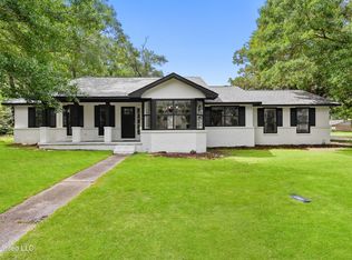 5030 Ridgewood Dr, Moss Point, MS 39563