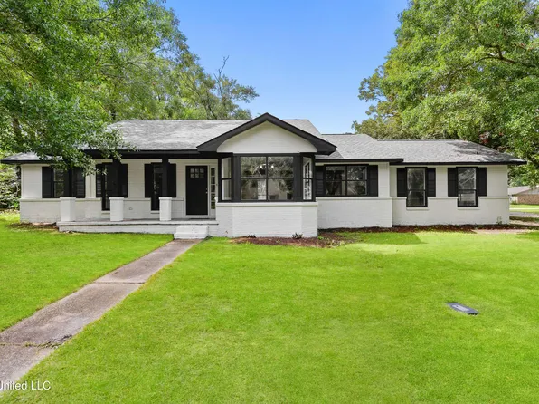 5030 Ridgewood Dr, Moss Point, MS 39563