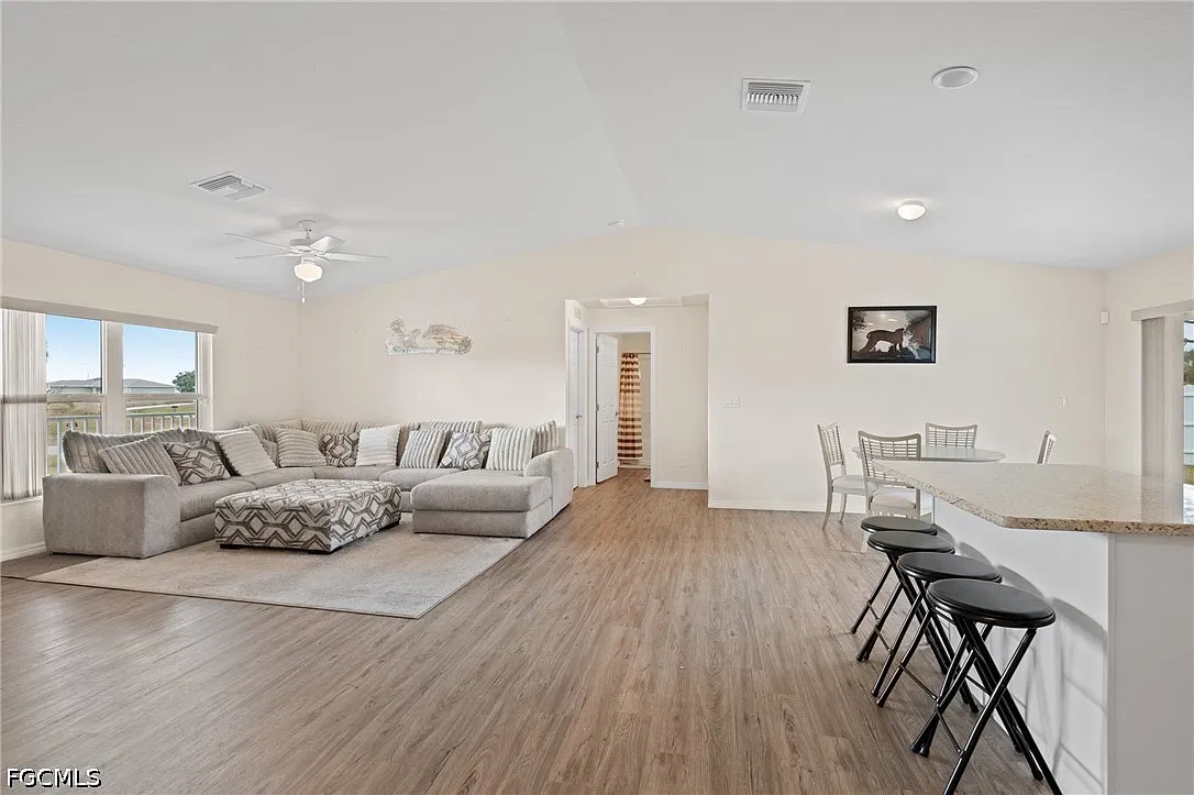 3 bed, 2.0 bath, 1494 sqft, $2,450 — Photo 4