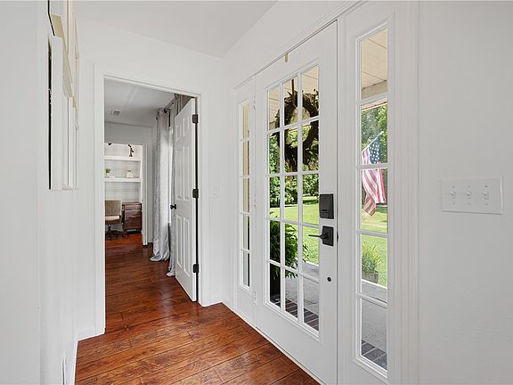 3rd image of 735 Butterfield Ave