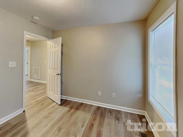701 Avondale Dr — Photo 9