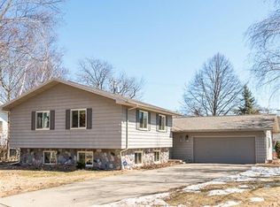 42 Butternut Ct, Chelsea, MI