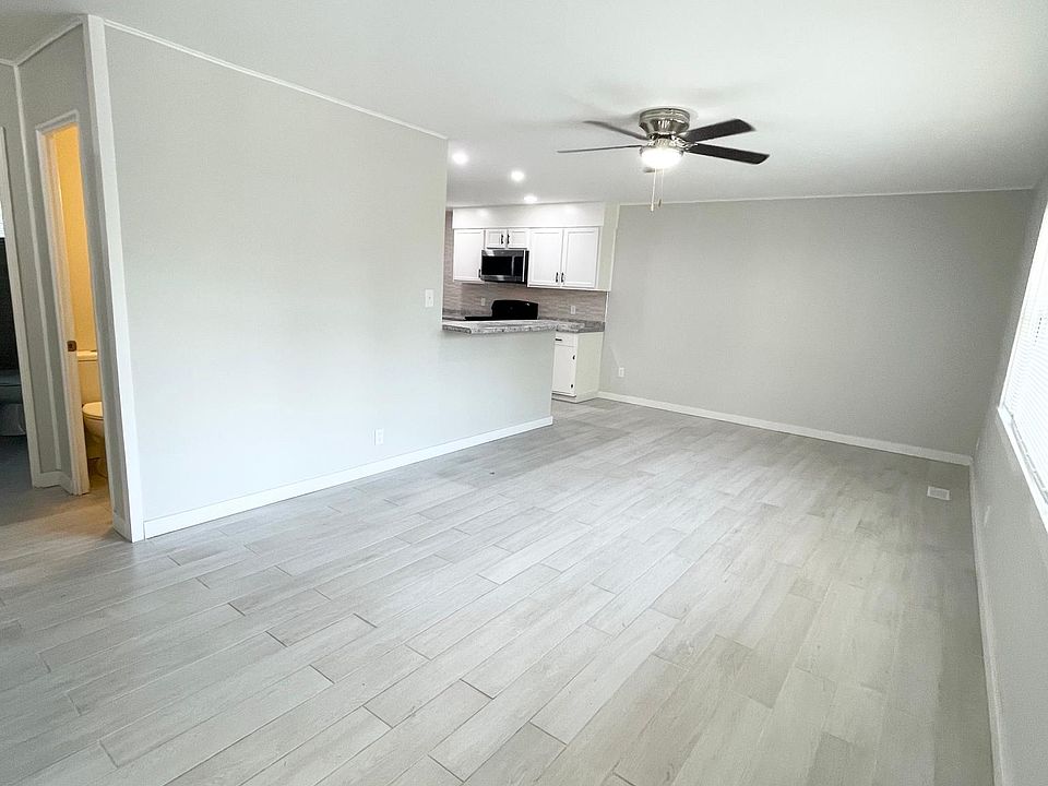1st image of 418 Tampa Dr