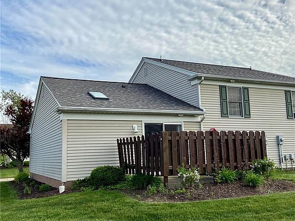 5th image of 650 Sturbridge Dr Unit 9