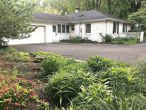 3rd image of 5813 Crestview Ave